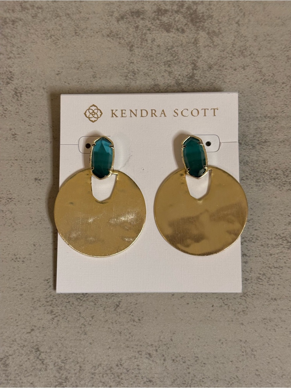 Kendra Scott Deena Gold Hoop Earrings in Emerald Catโs Eye